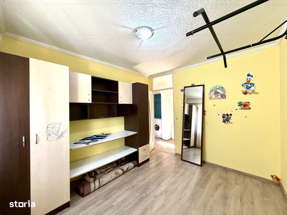 Apartament 3 camere 70 mp etaj 1 cartier Brădet izolat termic interior