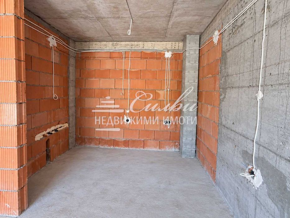 Продава се Тристаен апартамент в Шумен, 5-ти полк - 141 кв.м за 1500 €/кв.м - Снимка #5