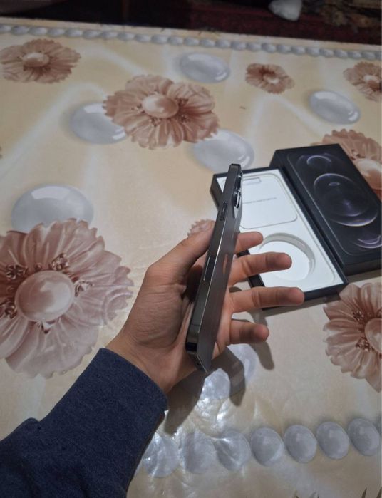 Iphone  12 pro max. 256 gbli