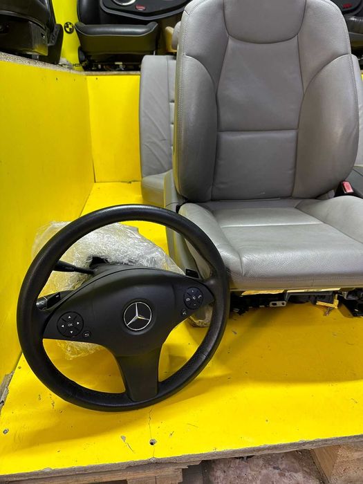 Сиденье W204 Mercedes-Benz