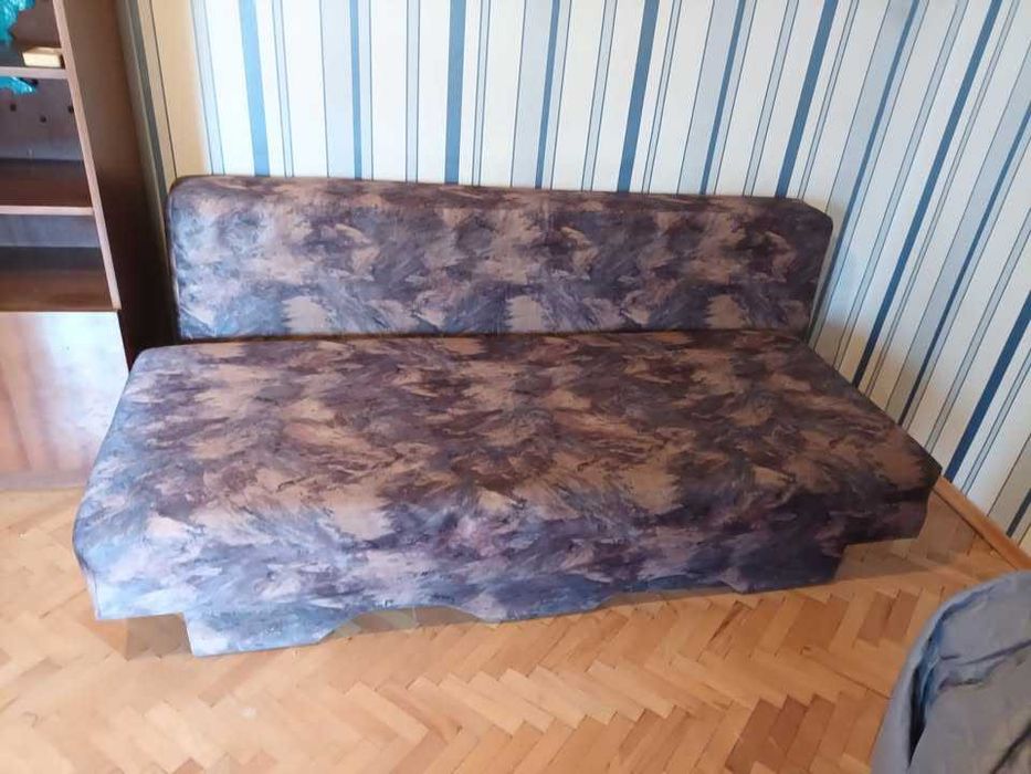 Разтегателен диван