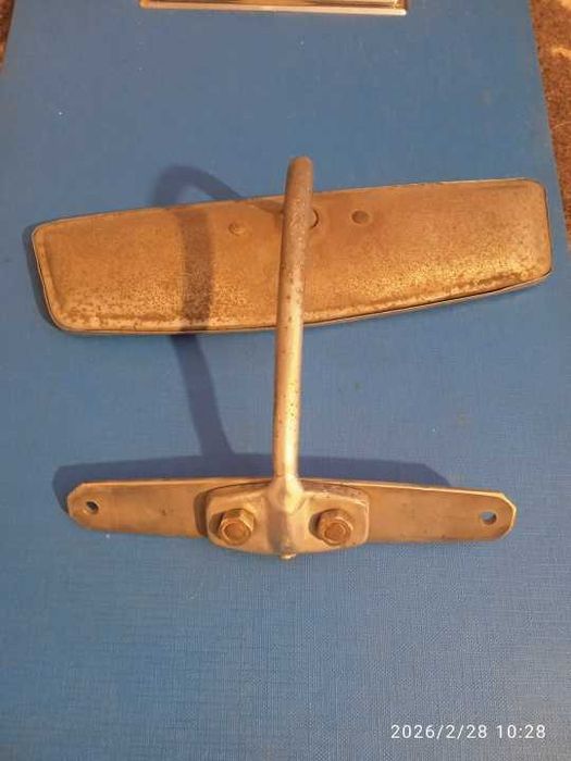 Зеркало заднего вида .