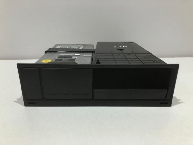 Interfata audio AMI 8t0035785a Audi A5 8T [facelift] [2011 - 2016]