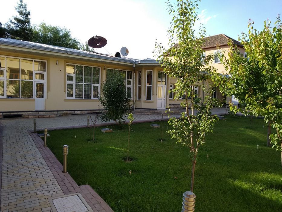 4 Продается Дом 2 уровня. Центр луначарского.  14 соток.
Центр Луначар