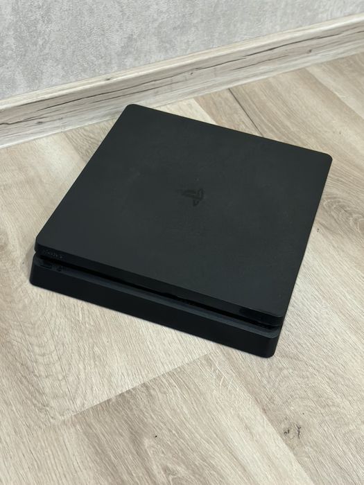 Продавам Playstation 4