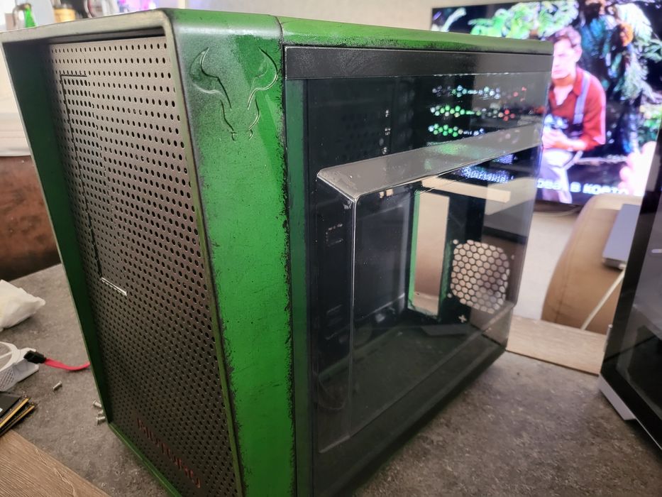 Две кутии, дъно, процесор, 6 плочки рам и захранване