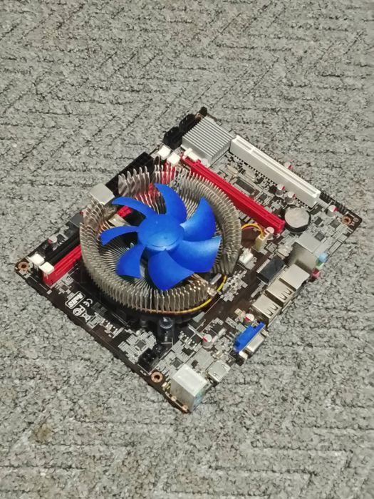 Процессор core i3 330 m 3 Гб ОЗУ за 5000