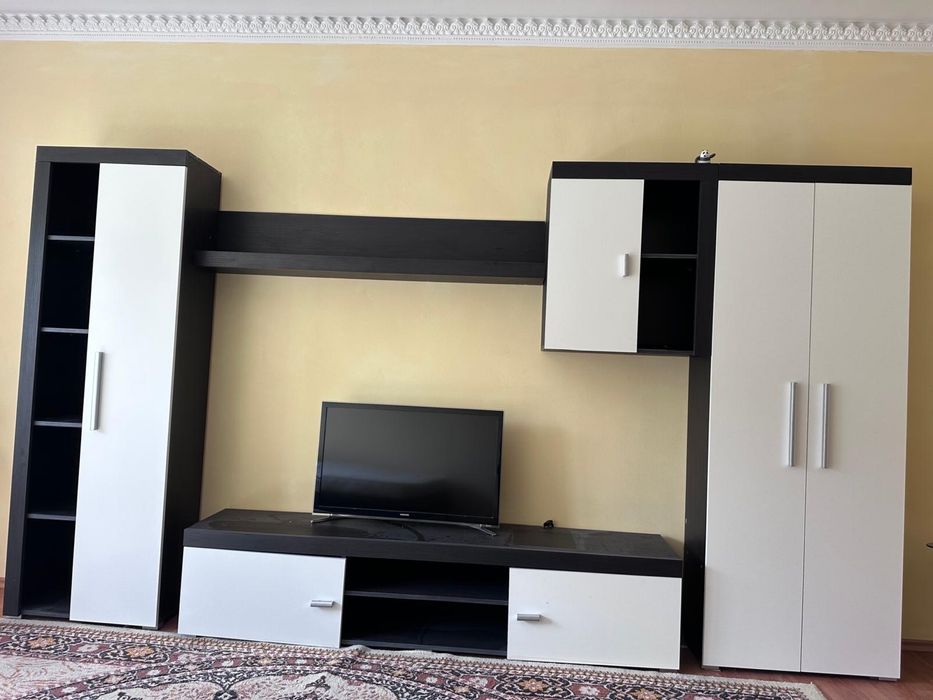 Vand mobila living