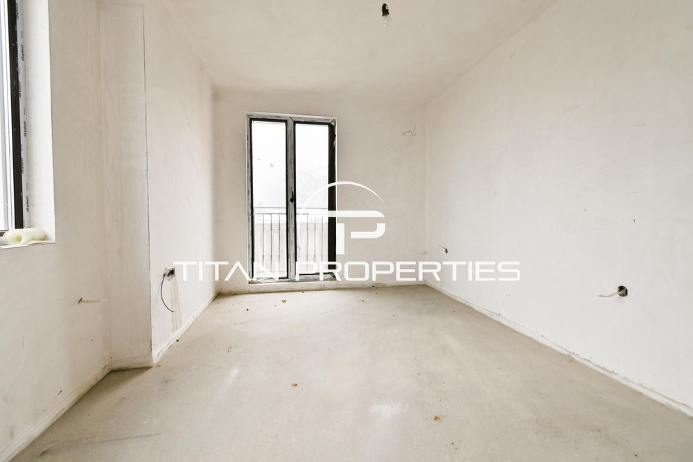 Тристаен за продажба в м-т Гърдова глава