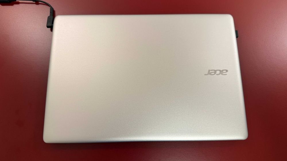 Лаптоп Acer Swift 3 SF314-51 (14"/i3-7100U/256GB SSD/8GB RAM)