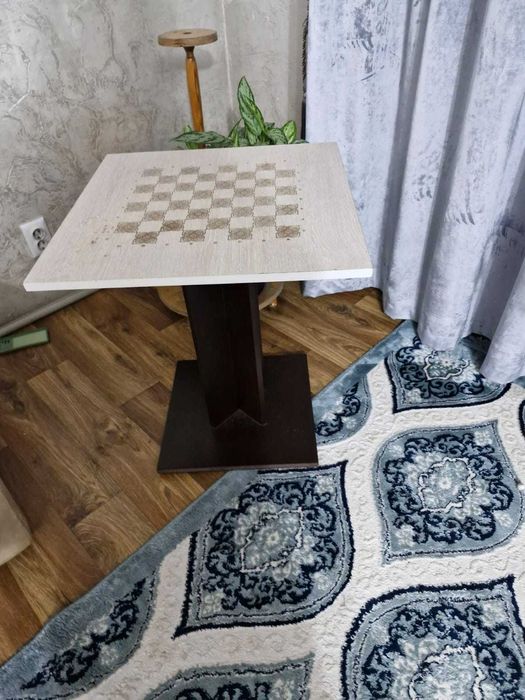 Шахматные столы разные