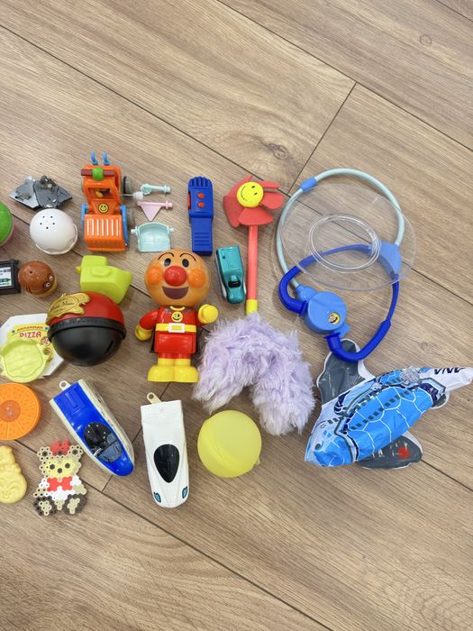 Набор разных игрушек