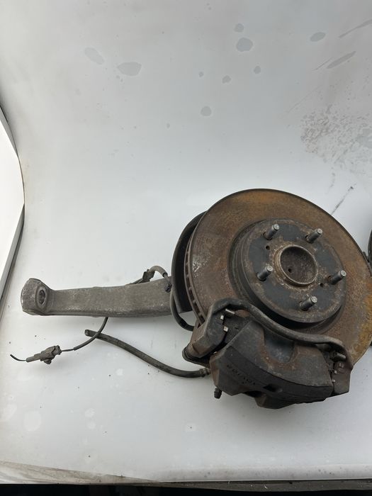 Fuzeta stânga Dreapta fata Complecta cu etrieri  2.2 Diesel LEXUS IS 220 din 2005-2010 N62L N62R