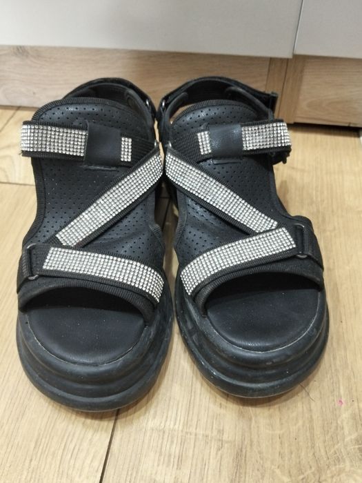 Продам детские качественные обуви.