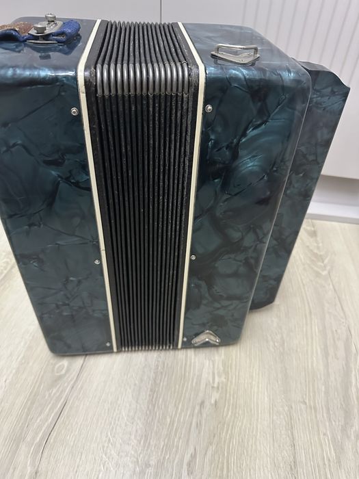 Продам баян без чехла и ремнев