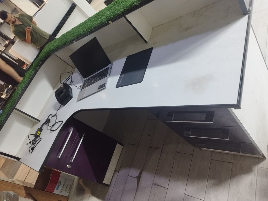 Bar sotiladi oq qora 2sm ga 120 sm eni 70 sm