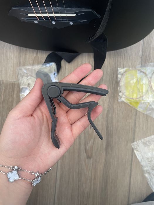 Продам гитару срочно!!! (комплект)
