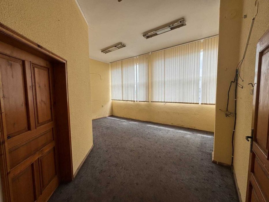 Етаж с офис помещения за продажба кв. Родина 1