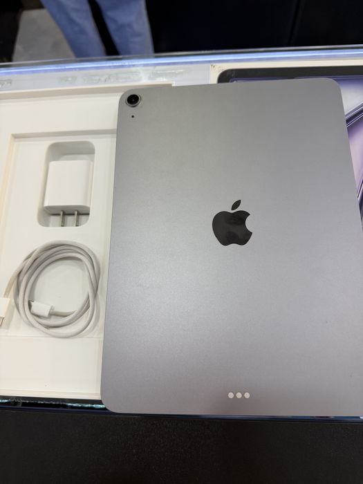 iPad Air M3 Wi-Fi 256 gb 100 %