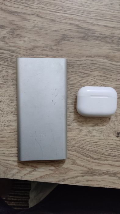 Samsung telefon, naushnik va powerbank