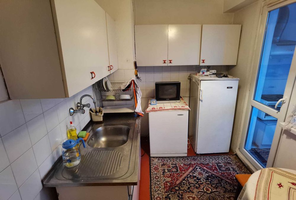 Дава се под наем Тристаен апартамент в Бургас, Изгрев - 65 кв.м за 75 € - Снимка #3