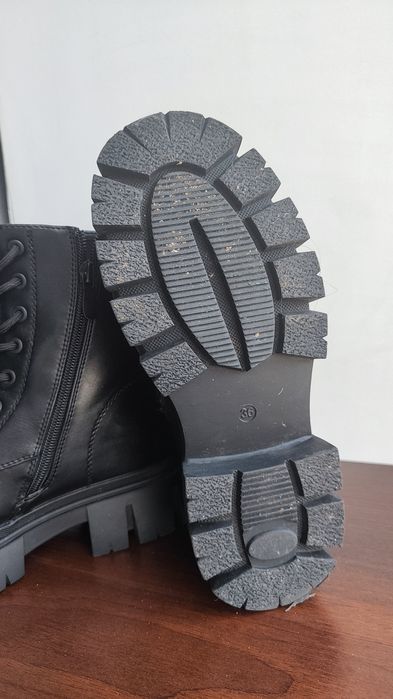 Продам демисезонные ботинки