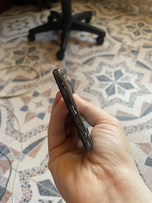 Ramă/butoane laterale in stare impecabilă de samsung a 52 s,