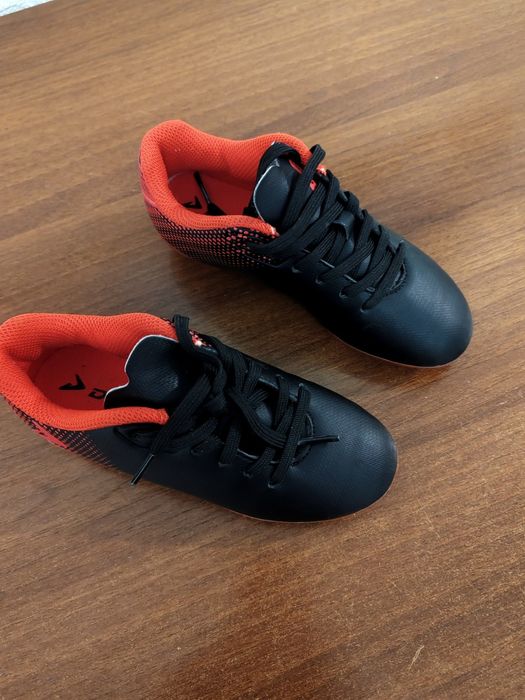 Продам футбольные бутцы