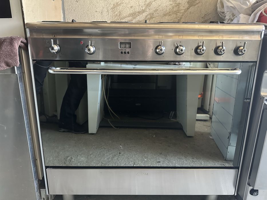 Професионална готварска печка Смег/Smeg