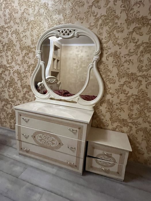 Продам кровать , тумбы, шкаф