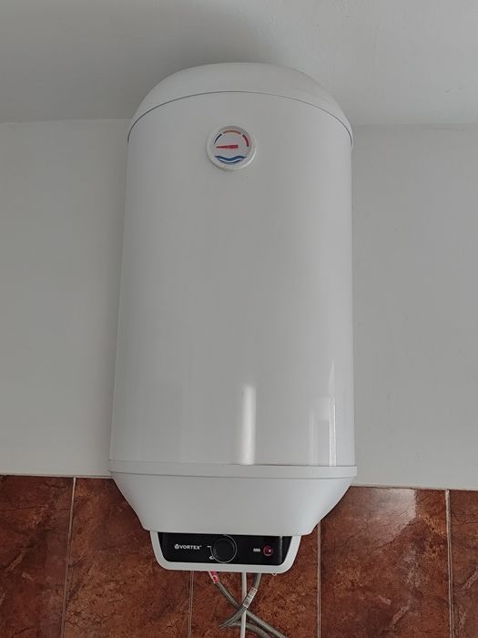 Vând Boiler electric Vortex 80l