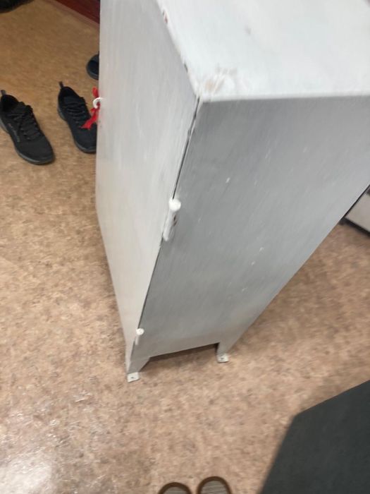 Продам сейф металическиц