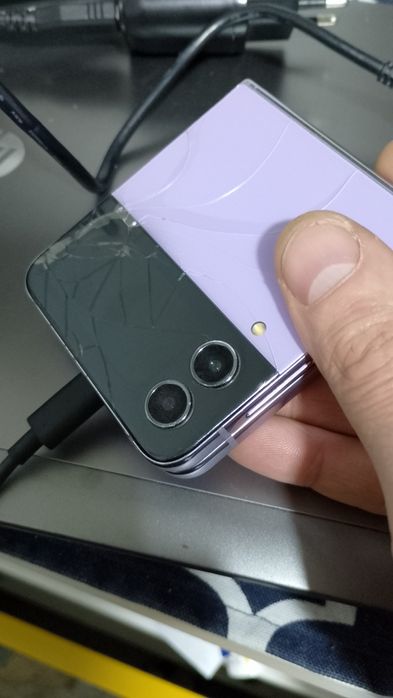 Samsung Galaxy z4 flip defect