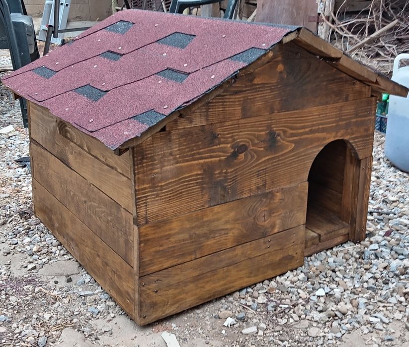 Къщички за куче, за коте и за птички.