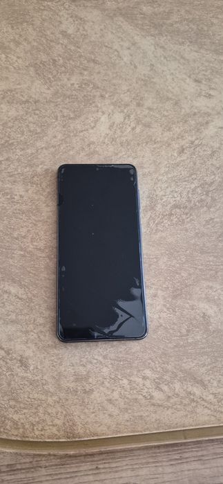 Samsung S21 в хорошем состоянии