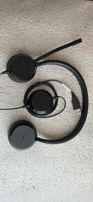 Продавам безжични слушалки Poly 4320 Voyager, Jabra