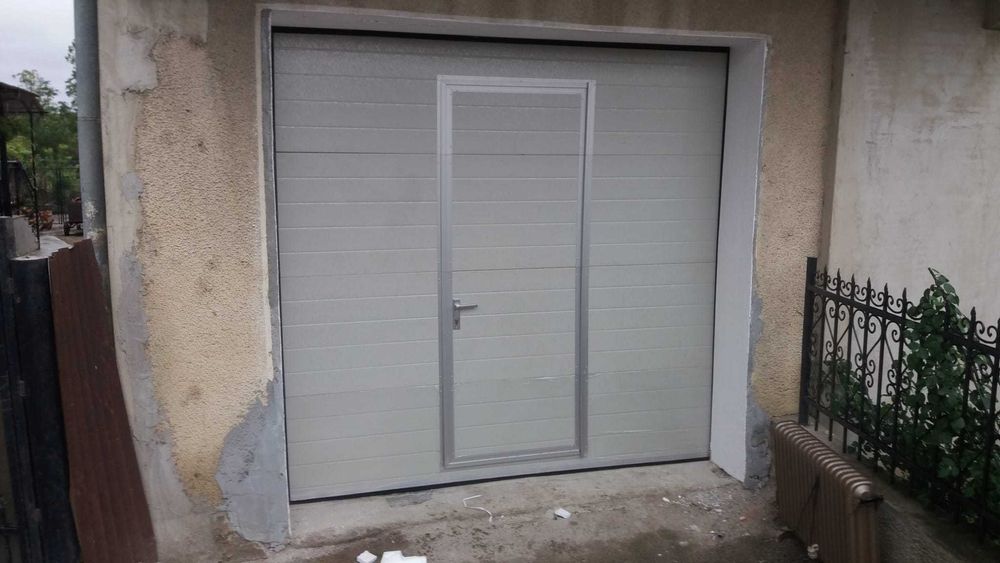 uși de Garaj automate alb casetat