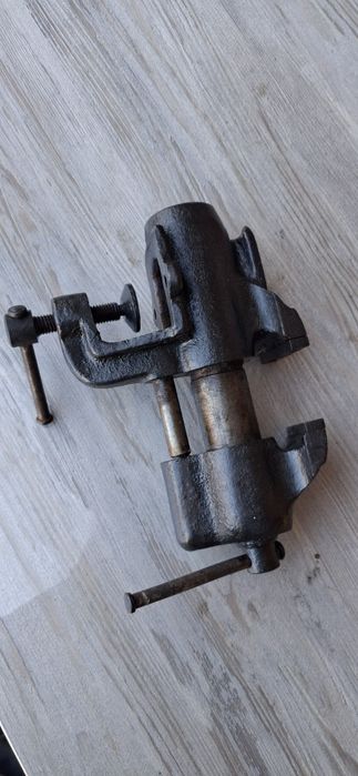 Тиски. Резьбонарезной инструмент.