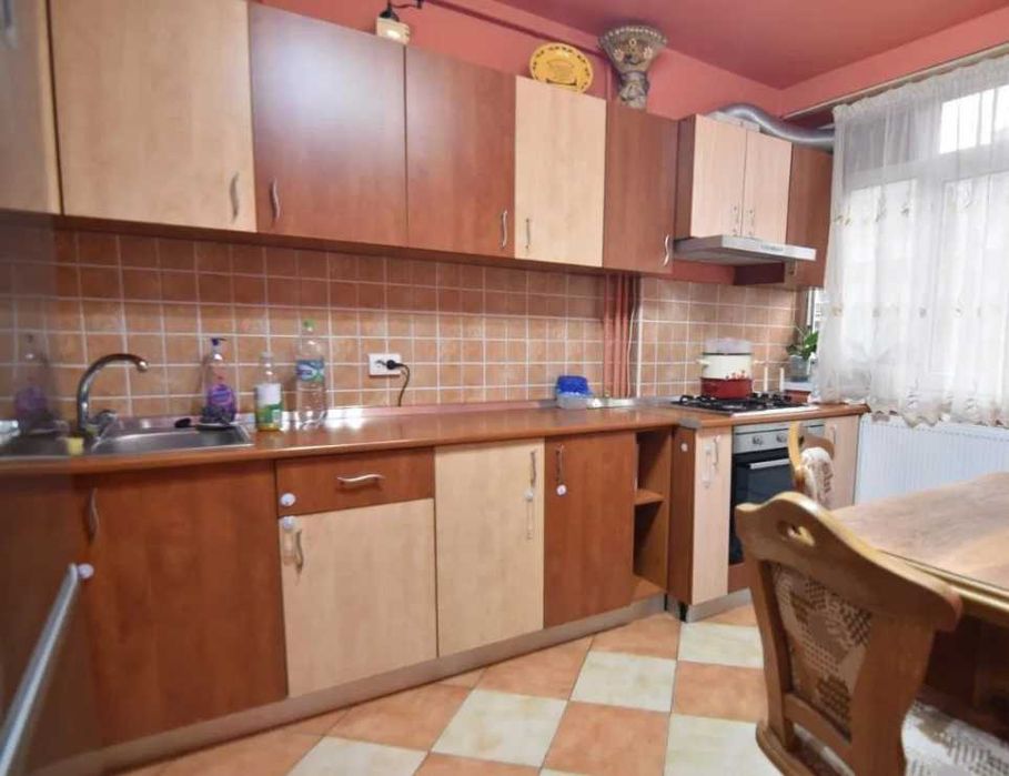 Дава се под наем Тристаен апартамент в Пловдив, Кършияка - 77 кв.м за 239.7 € - Снимка #1