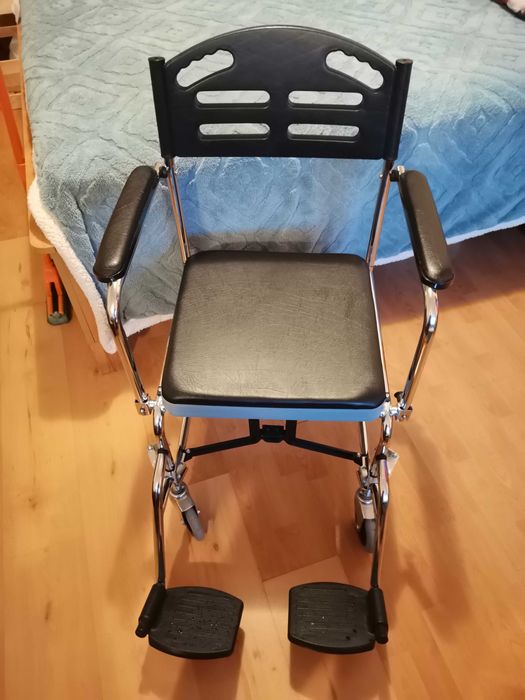 Санитарен стол за тоалетна и баня. Проходилка. Надстройка за тоалетна.