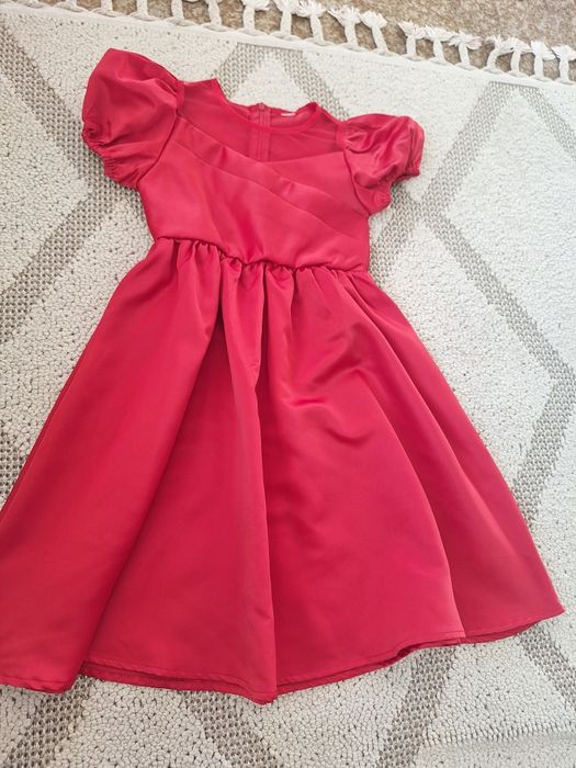 Червена детска рокля