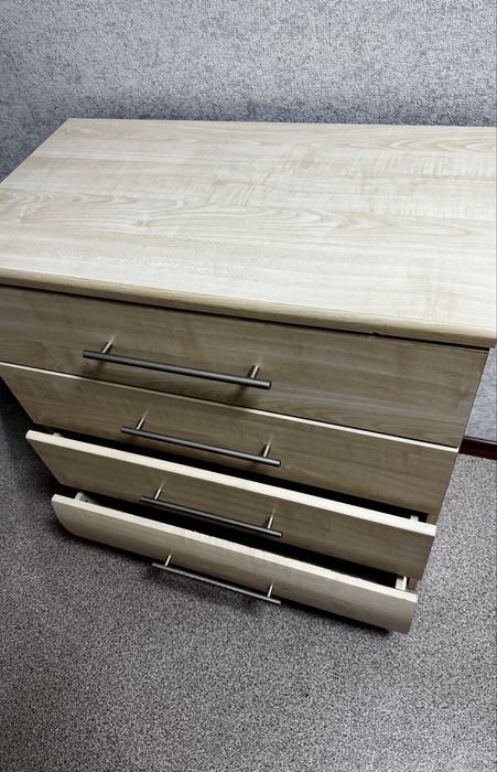 Продам прихожую, комод, шкаф