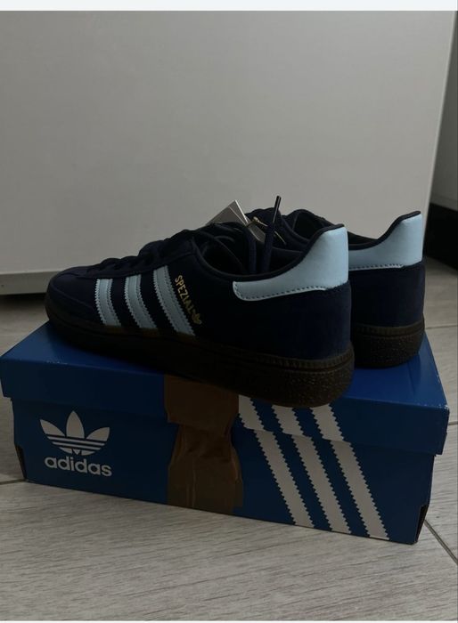 продам кроссовки Adidas