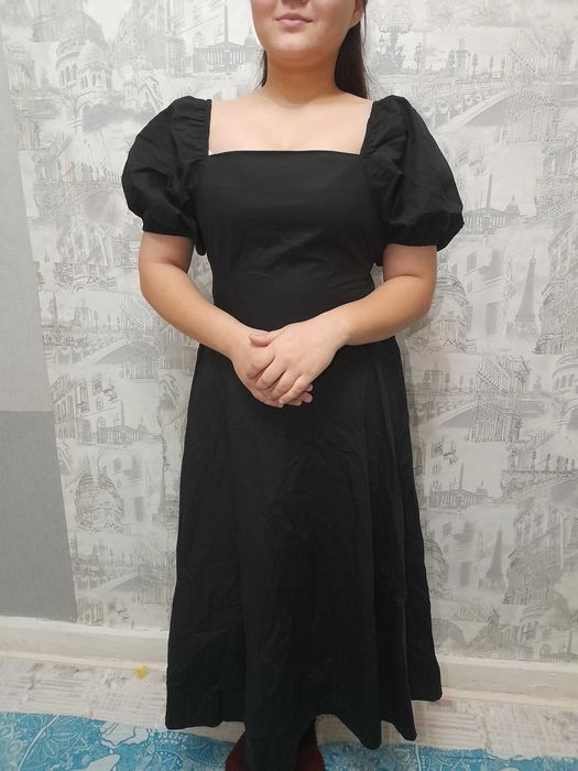 Черное, легкое платье с открытой спиной