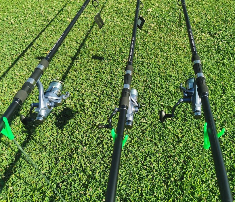 Три шарански въдици + три макари с байтрънер и влакна . НОВИ !!!