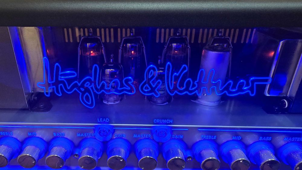 Hughes and Kettner Tubemeister 36 лампов усилвател за китара с лека неизправност