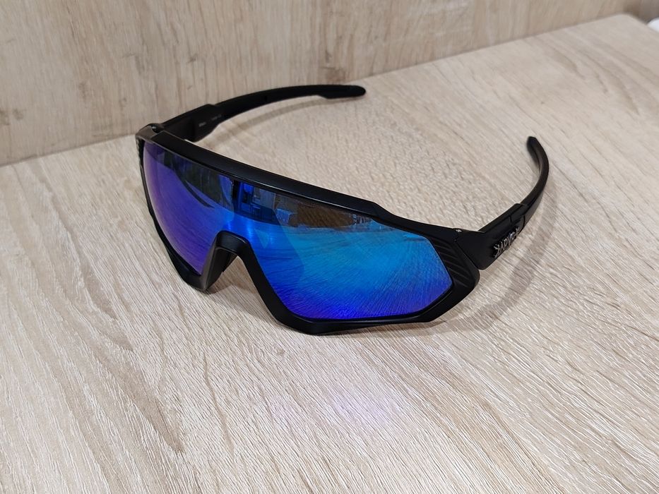 Спортивные солнцезащитные очки
