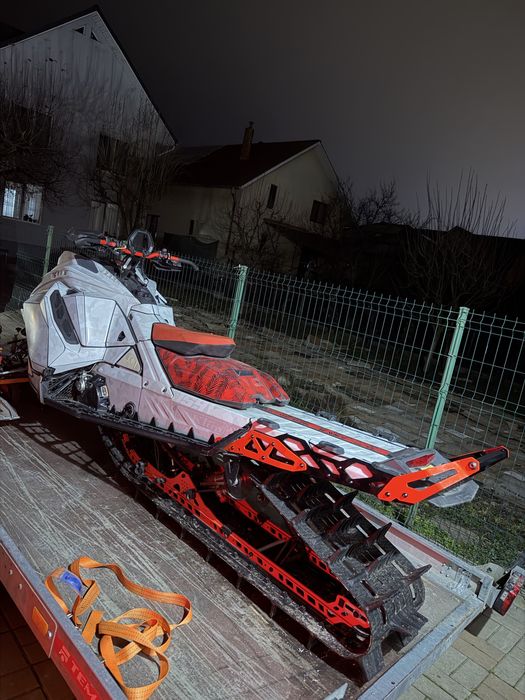 Snowmobil Ski Doo Summit X 2021