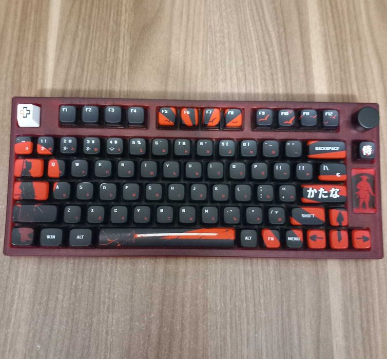 QwertyKey75 Samurai – Tastatură Mecanică Wireless/Bluetooth, Hotswap, RGB, VIA/QMK