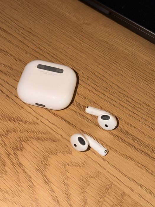 Продавам AirPods 4 ANC